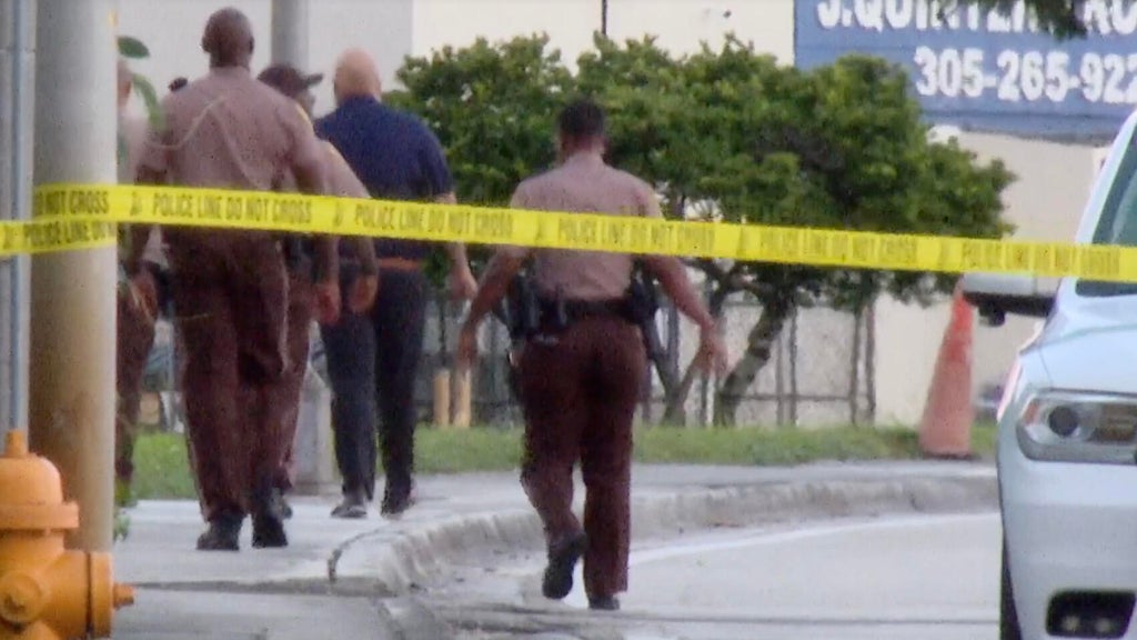 Driver found with gunshot wound after Northwest Miami-Dade crash, deputies say — CBS Miami, Riverview Community news