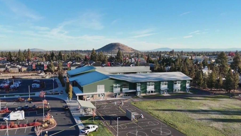 Memorial grows after school shooting in Bend, Oregon — CBS Miami, Riverview Schools news