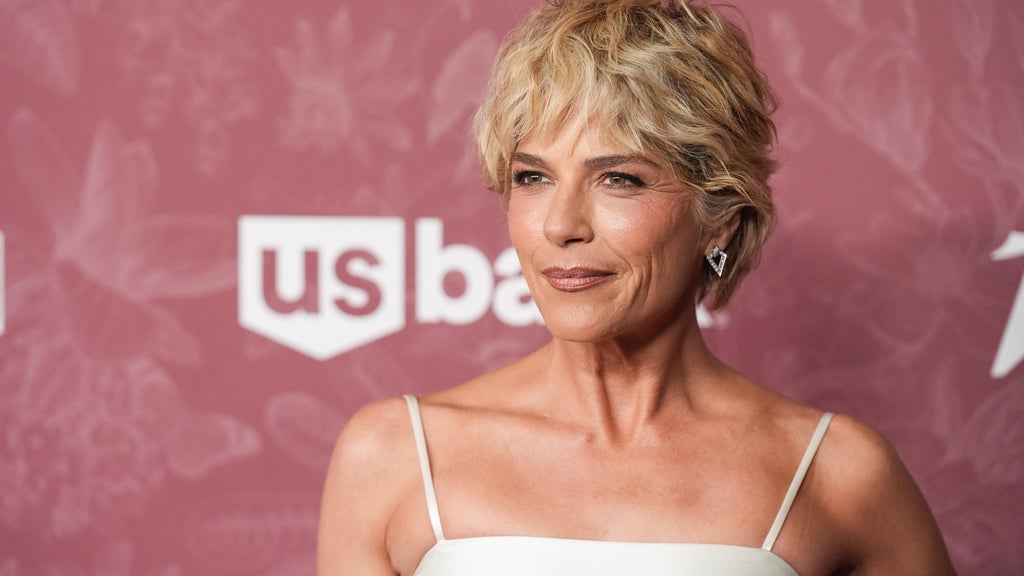 Actress Selma Blair arrested after allegedly biting flight attendant, being restrained on flight from LAX to JFK, source says — CBS Bay Area (KPIX), Riverview Health news