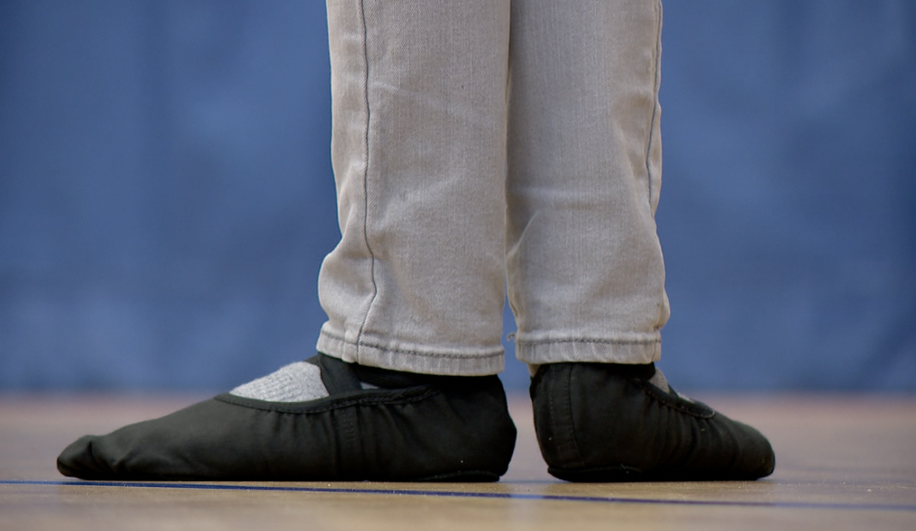 Straz Center gifts ballet shoes to Sullivan Elementary students, bringing dance directly into the classroom — WFTS ABC Action News Tampa, Riverview Technology news
