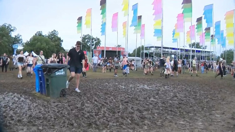 Zilker Park's Great Lawn remains closed following ACL Fest restoration — KENS 5 (San Antonio), Riverview Community news
