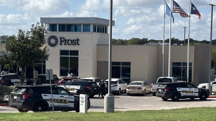 Elderly couple robbed outside Frost Bank in northwest San Antonio, police say suspect(s) at large — KENS 5 (San Antonio), Riverview Community news
