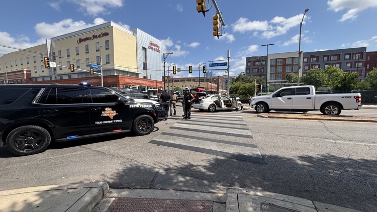 Texas DPS releases video of stolen car chase ending with four-vehicle downtown San Antonio crash — KENS 5 (San Antonio), Riverview Business news