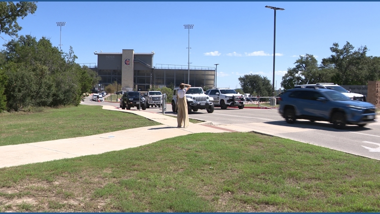 Parents rush to Pieper High School during lockdown; two teens taken into custody — KENS 5 (San Antonio), Riverview Schools news